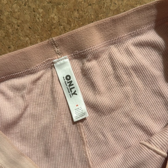 Old Navy Women’s Pink Boxer Briefs Shorts size medium - Picture 2 of 2
